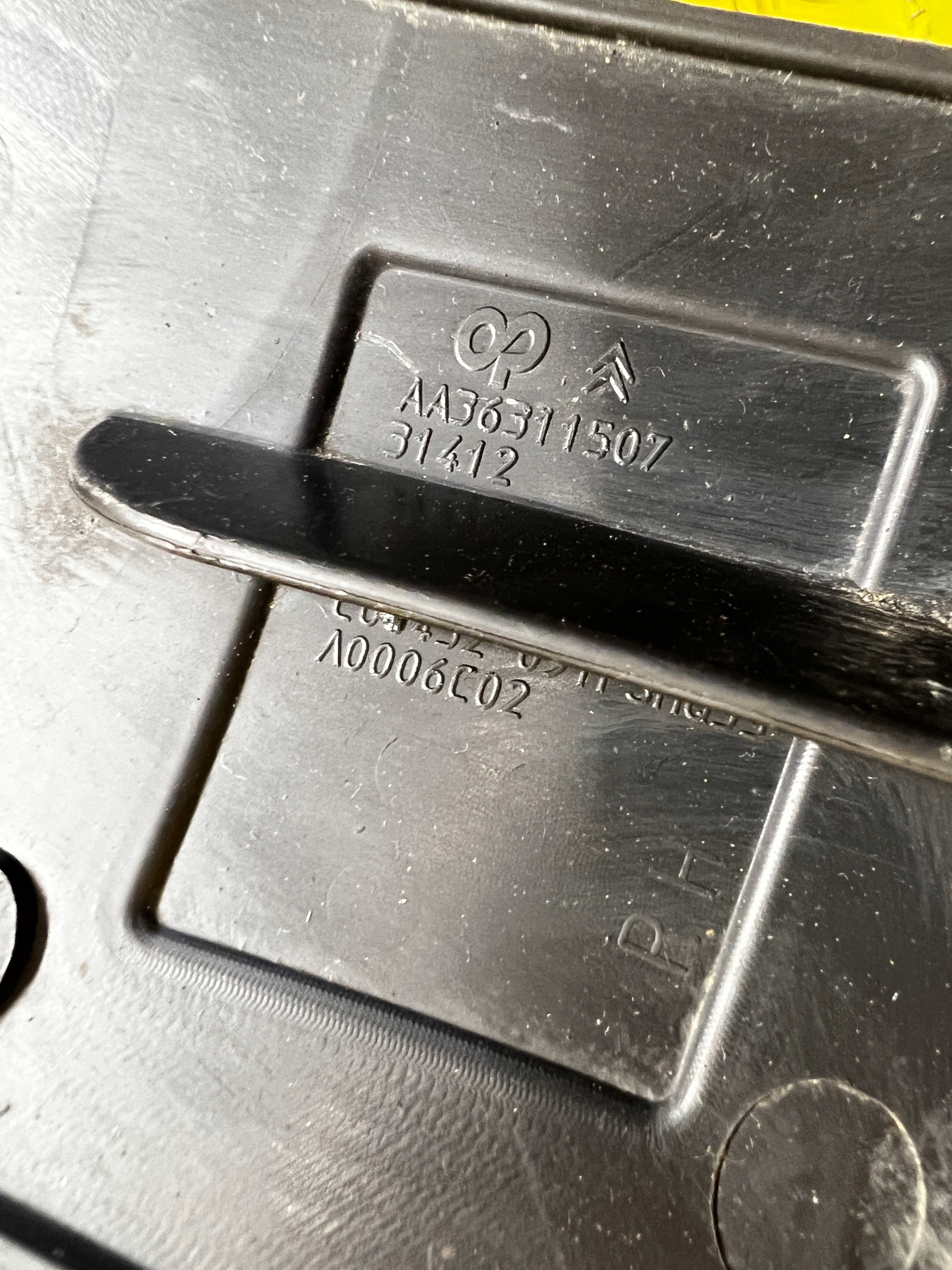 ŚLIZG MOCOWANIE ZDERZAKA TYŁ PRAWY CITROEN C4 PICASSO II