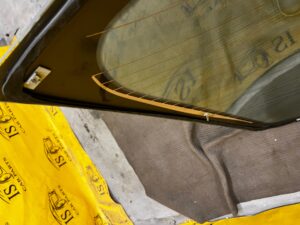 SZYBA KAROSERYJNA TYŁ TYLNA FORD MUSTANG VI 2016R