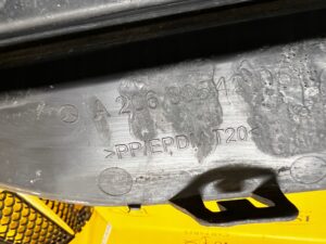 KRATKA ZDERZAKA PRZEDNIEGO PRZÓD PRAWY PRAWA MERCEDES C-KLASA W206 AMG