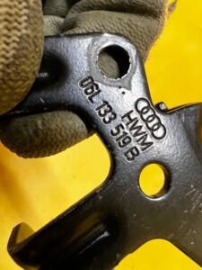 UCHWYT WSPORNIK MOCOWANIE ZAWORU PODCIŚNIENIA AUDI VW 1.8 2.0 TFSI TSI