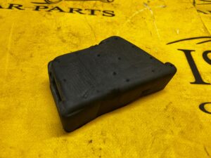 WYGŁUSZENIE PIANKA BŁOTNIKA LEWE LEWA RANGE ROVER VELAR L560