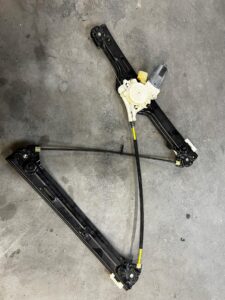 MECHANIZM PODNOŚNIK SZYBY DRZWI PRZÓD PRAWY BMW X6 E71