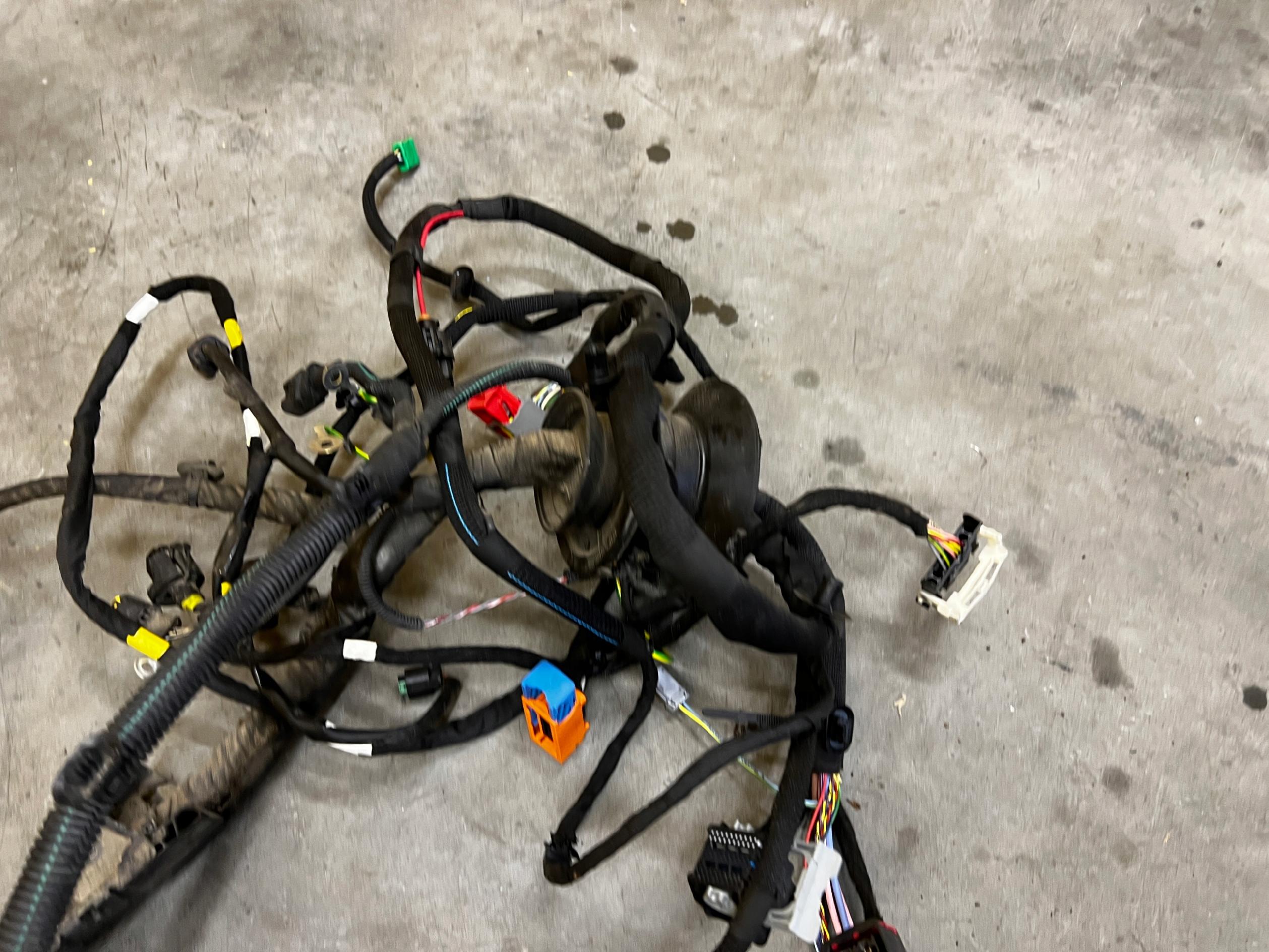 WIĄZKA INSTALACJA KOMORY SILNIKA PEUGEOT 308 II T9 1.6 E-HDI