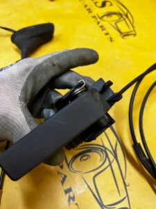 LINKA CIĘGNO RĄCZKA MASKI POKRYWY SILNIKA PEUGEOT 308 II T9