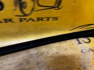 LISTWA SZYBY PRZÓD CZOŁOWEJ LEWA PORSCHE CAYENNE II 7P5