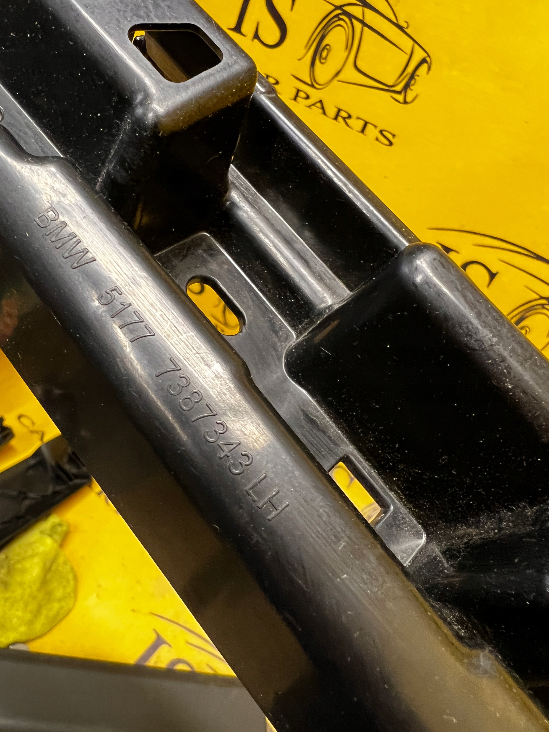 ŚLIZG WSPORNIK MOCOWANIE PROGU LEWY BMW 5 G30