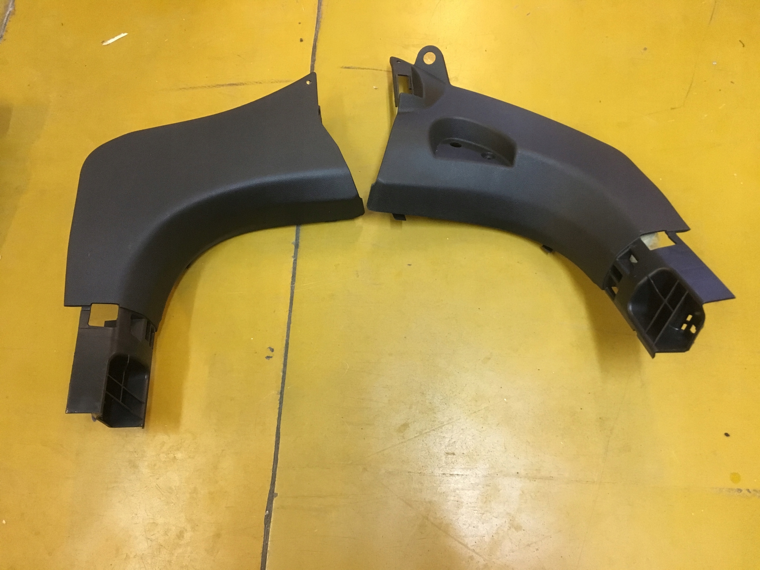OSŁONA PROGU RENAULT MEGANE IV 768377406R LEWA