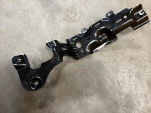 WSPORNIK BLACHA MOCOWANIE UCHWYT LEWY LAND ROVER DISCOVERY 5 V L462