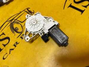 SILNICZEK PODNOSZENIA SZYBY PRAWY PRZÓD AUDI A8 D5