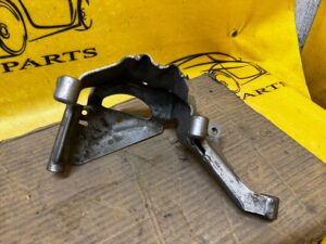 OSŁONA PODUSZKI SILNIKA LEWA AUDI A8 D4 4H