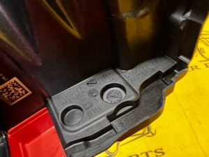 POKRYWKA POKRYWA ROZDZIELACZA PRĄDU B+ BMW 5 G30 G31 M5 F90 7 G11 8 G14