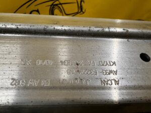 JAGUAR XJ X351 MOCOWANIE LISTWY PROGOWEJ PRAWA