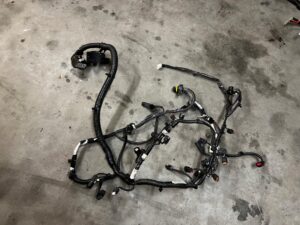 WIĄZKA INSTALACJA OKABLOWANIE KOMORY SILNIKA FORD MUSTANG VI USA 3.7