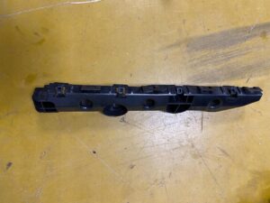 ŚLIZG MOCOWANIE ZDERZAKA PRAWY TYŁ INFINITI Q50