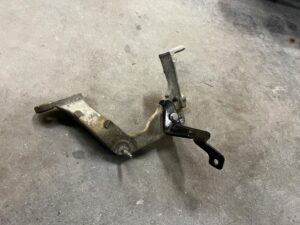 ŁAPA WSPORNIK SILNIKA DACIA DOKKER 1.5 BLUE DCI