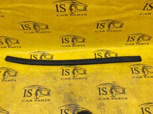 USZCZELKA LISTWA PODSZYBIA PRZÓD RENAULT CLIO V