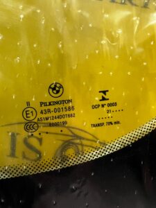 SZYBA PRZÓD PRZEDNIA CZOŁOWA ZIELONA Z KLINEM SZARYM BMW 5 F10 F11 NOWA OEM