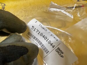 GUMA ZAŚLEPKA OSŁONA ZAKRYWAJĄCA GÓRNĄ RAMĘ BMW Z3 NOWA OEM