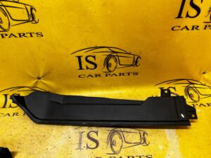 PRAWA GÓRNA OSŁONA POKRYWA BŁOTNIKA PRZÓD GENESIS GV70