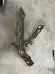 WSPORNIK MOCOWANIE BŁOTNIKA PRZÓD PRAWY RENAULT MEGANE IV