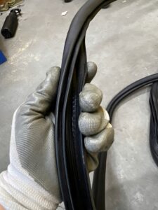 USZCZELKA DRZWI PRZÓD PRZEDNICH RANGE ROVER EVOQUE II L551