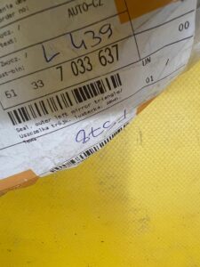 OSŁONA TRÓJKĄT USZCZELKA DRZWI PRZÓD LUSTERKA LEWA BMW 5 E60 E61 NOWA OEM