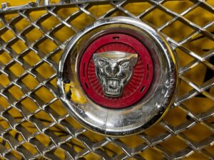 ATRAPA GRILL ZNACZEK LOGO EMBELMAT JAGUAR XJL X351