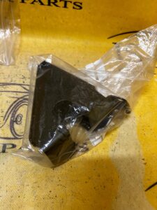 MOCOWANIE WSPORNIK ZAMKA MASKI LEWE LEWY BMW X1 E84 NOWE OEM