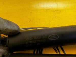 KOMPLET SIŁOWNIKI TELESKOPY KLAPY TYŁ BAGAŻNIKA RANGE ROVER VELAR L560