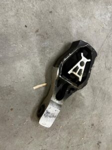 PODUSZKA ŁAPA WSPORNIK SILNIKA CITROEN C4 GRAND PICASSO II 1.6 THP