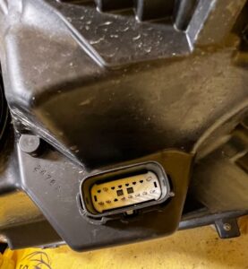 LAMPA PRAWA SOCZEWKA FORD KUGA MK3 ESCAPE MK4 1.5 USA