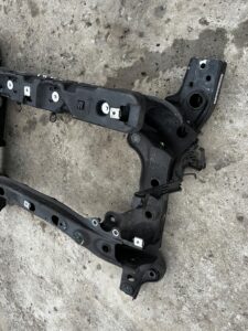 WÓZEK ZAWIESZENIE BELKA SANKI KOŁYSKA PRZÓD MERCEDES C-KLASA W206 2WD RWD