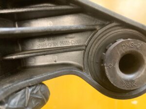 PRAWY UCHWYT MOCOWANIE CHŁODNIC KIA SORENTO III