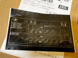 NAKLEJKA INFORMACYJNA CIŚNIENIE W OPONACH BMW Z4 ROADSTER F89 NOWA OEM