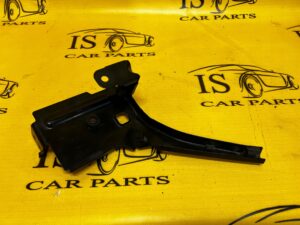 MOCOWANIE UCHWYT BŁOTNIKA PRZÓD LEWY POMPY WSPOMAGANIA JAGUAR XJ X351