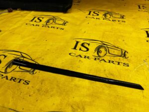 LISTWA SZYBY SZYBOWA BŁOTNIKA TYŁ LEWY LEWA RANGE ROVER VELAR L560