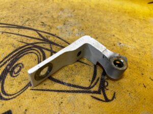 ZAWIAS DRZWI LEWY TYŁ DOLNY FORD KUGA MK3