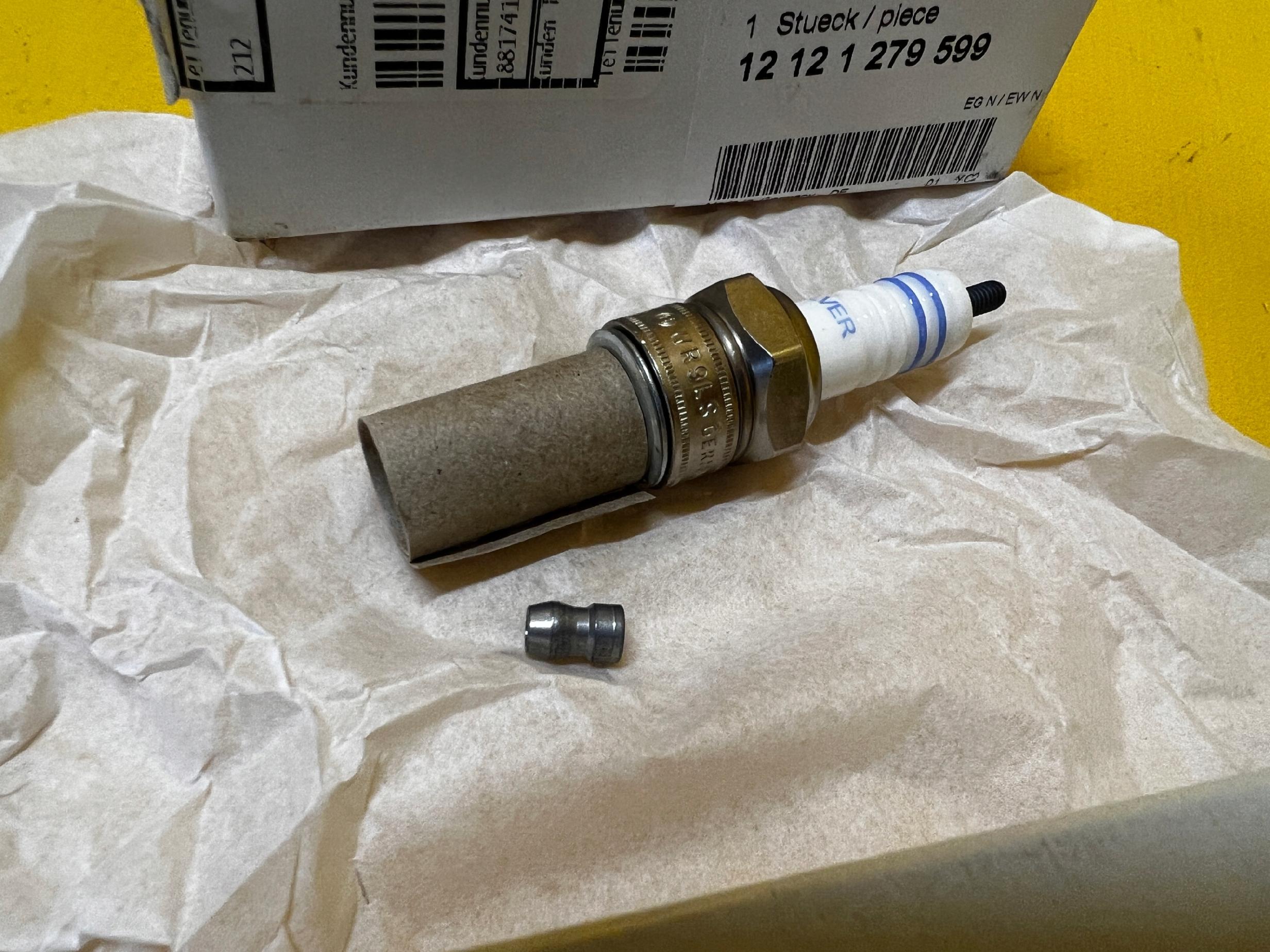 ŚWIECA ZAPŁONOWA BMW E30 325e E28 528e 535i E24 633CSi E23 733i NOWA OEM