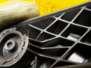 RĄCZKA DŹWIGNIA KLAMKA CIĘGNO OTWIERANIA MASKI PORSCHE PANAMERA 970 POLIFT