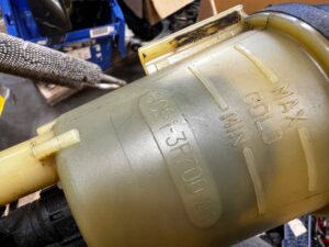 CHŁODNICZKA CHŁODNICA WSPOMAGANIA ZBIORNICZEK ZBIORNIK JAGUAR XJ X351