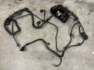 INSTALACJA SILNIKA SKRZYNKA BEZPIECZNIKÓW PORSCHE CAYENNE II 7P5 4.8 V8