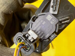 CZUJNIK PARKOWANIA PDC KOSZYK PRZÓD MERCEDES C KLASA W206 AMG