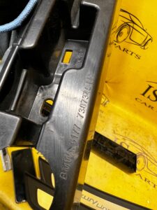 ŚLIZG WSPORNIK MOCOWANIE PROGU LEWY BMW 5 G30