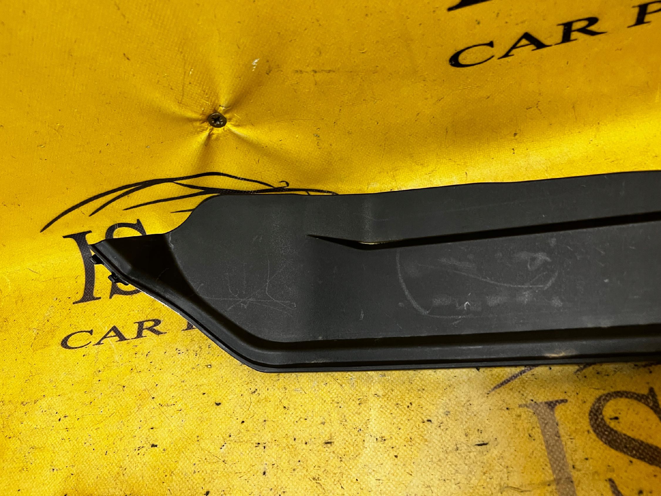 PRAWA GÓRNA OSŁONA POKRYWA BŁOTNIKA PRZÓD GENESIS GV70