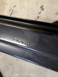 SZYNA PROWADNICA DRZWI PRZESUWNYCH ŚRODKOWA LEWA DACIA DOKKER EU