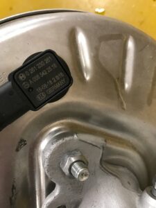 SERWO ZBIORNIK PŁYNU HAMULCOWEGO INFINITI Q30 W246