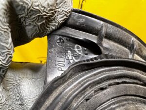 PRAWA USZCZELKA WNĘKI DRZWI KAROSERII BMW F22 F20