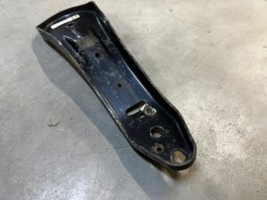 UCHWYT WSPORNIK ZAWIESZENIA RANGE ROVER VELAR L560