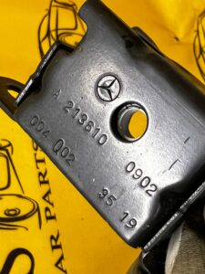 UCHWYT PRZEDŁUŻENIE PODŁOGI LEWY LEWE MERCEDES E-KLASA W213 KOMBI