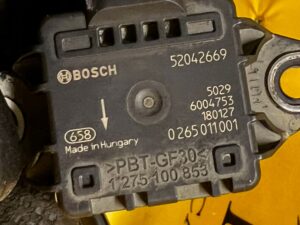 CZUJNIK SENSOR UDERZENIOWY FIAT 500 52042669